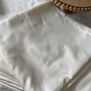 Satin Ivory Tablecloth Bundle